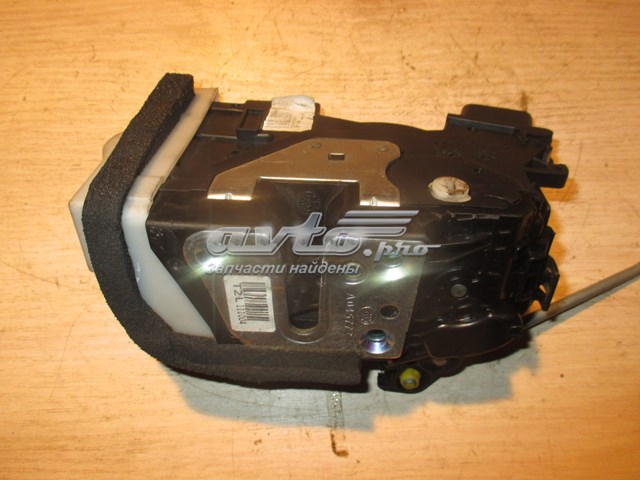 Замок задней левой двери Hyundai/Kia 814102T010