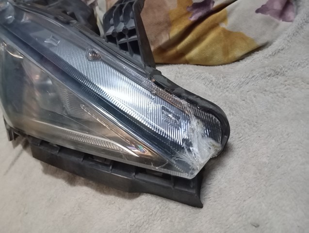 Правая фара 68342192AA Chrysler