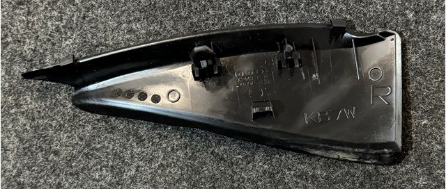 KB7W51PB1 Mazda Водосток лобового стекла, жабо