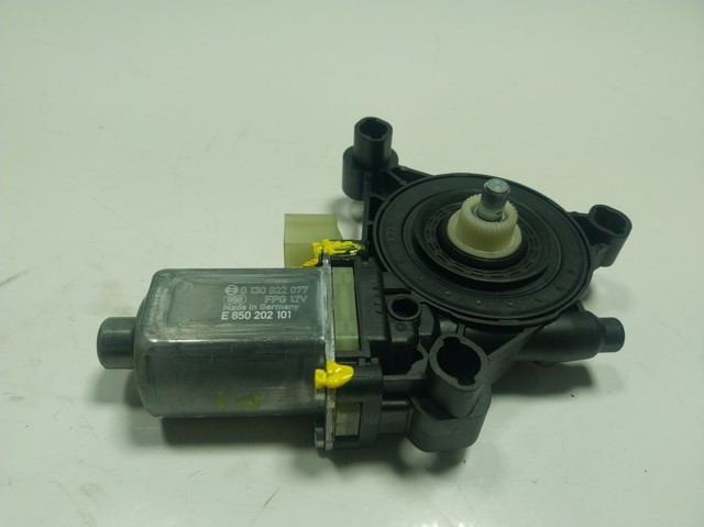 Мотор стеклоподъемника двери передней, левой Porsche 5Q0959801C