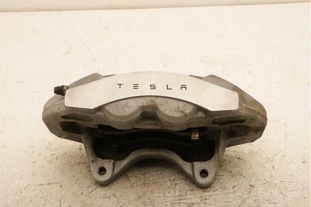 Суппорт тормозной передний левый 104462100D Tesla