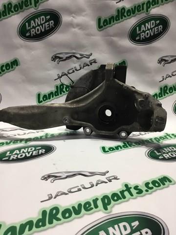 Купить LR155541 Land Rover Цапфа поворотная левая