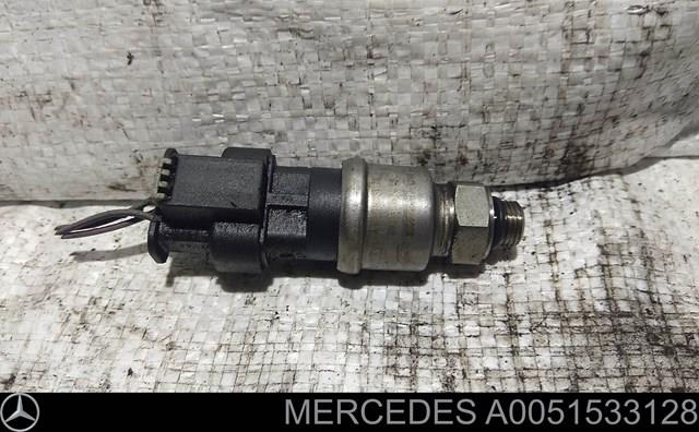 A0051533128 Mercedes датчик давления топлива