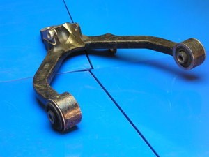 Рычаг задней подвески поперечный правый B112919040 Chery