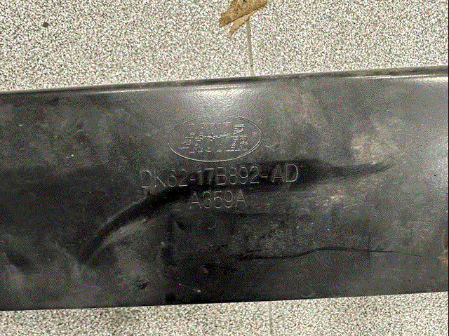 Купить LR043966 Land Rover Шина бампера заднего