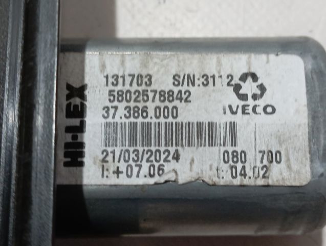 Стеклоподъемник передней левой двери 5802578842 Iveco