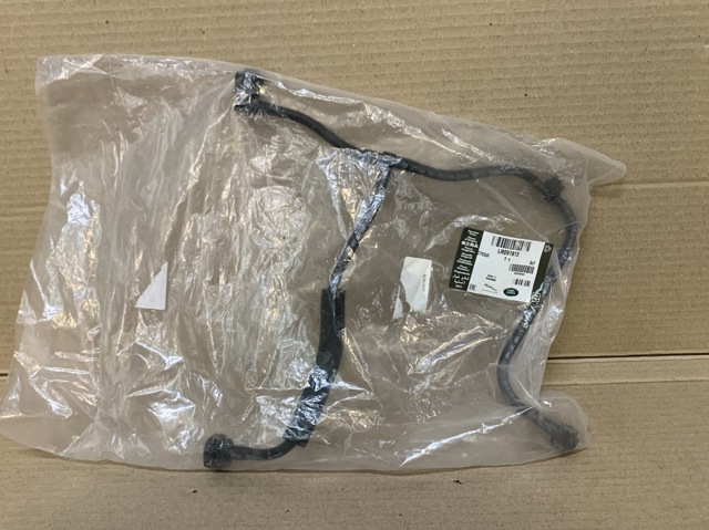 LR091813 Land Rover Шланг расширительного бачка верхний