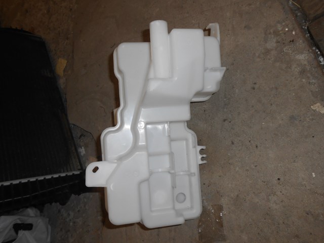 Бачок омывателя 32274693 Volvo
