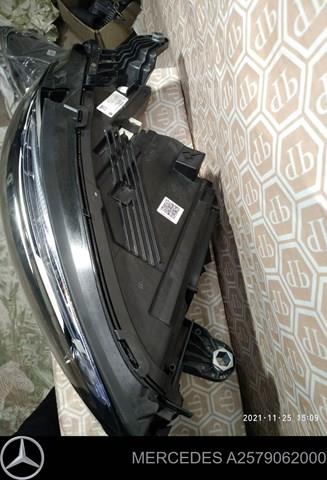 Правая фара A2579062000 Mercedes
