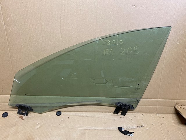 600654700E Tesla Стекло двери передней левой