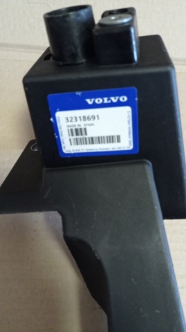 Кронштейн крепления крыла переднего левого передний Volvo 32318691 цена, от 85.79 USD