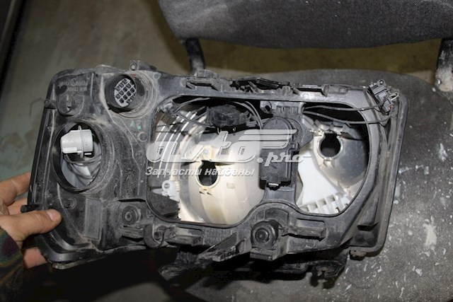 LR001560 Land Rover Фара передняя правая