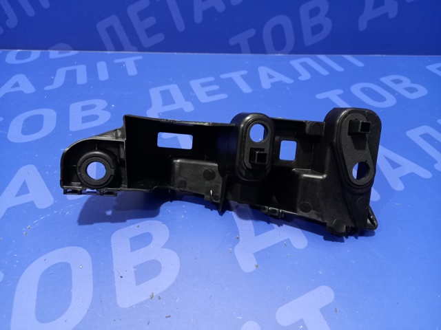 Правый кронштейн заднего бампера FPS FP6727964