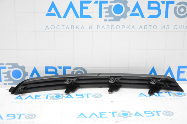 Заглушка (решетка) противотуманных фар бампера переднего правая KB8A50C11E Mazda