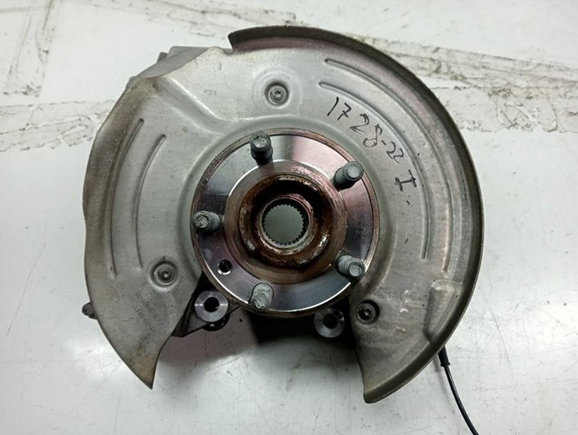 Цапфа передняя правая LR077914 Land Rover