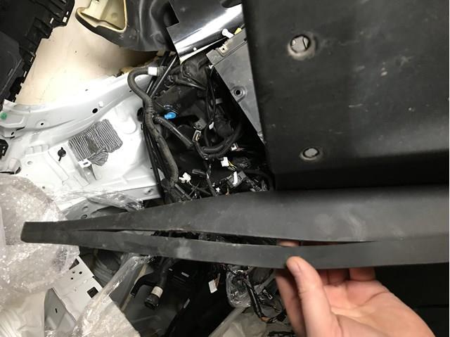 600818000C Tesla Защита заднего бампера