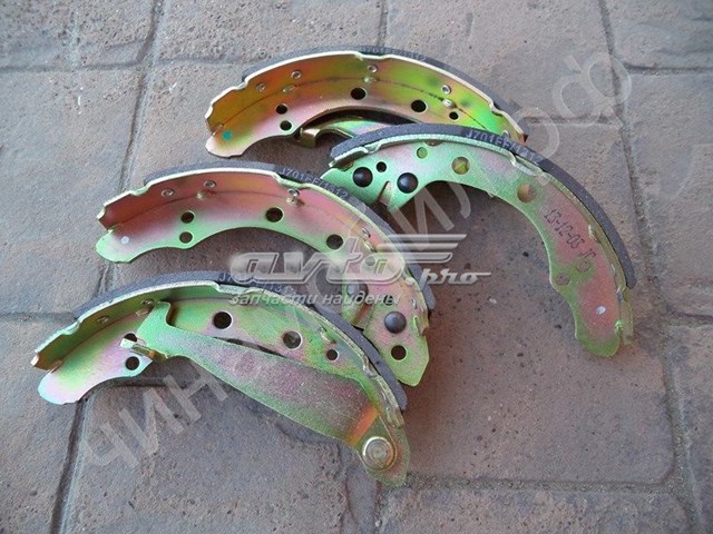 Задние барабанные колодки A153502170 Chery