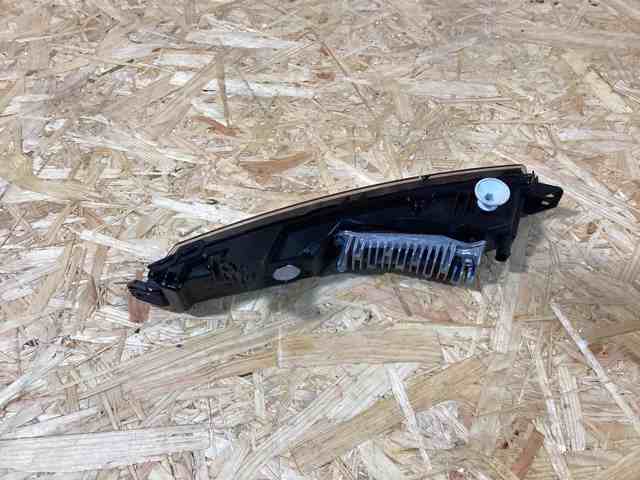 Фара противотуманная правая LR093416 Land Rover