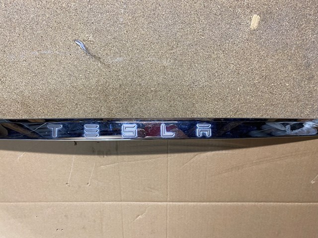 102577600A Tesla 