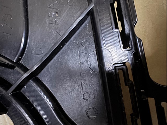 Кронштейн решетки радиатора A2978880600 Mercedes