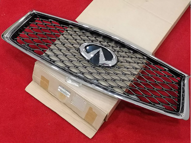 Решетка радиатора 623106HH0A Nissan/Infiniti
