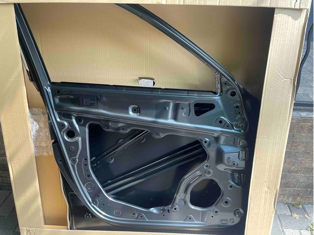 Дверь передняя левая KBY05902XE Mazda