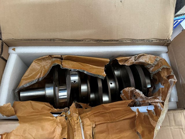 Коленвал двигателя CHRYSLER 68147110AA