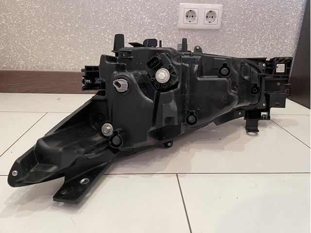 B63C51030 Mazda Фара передняя правая