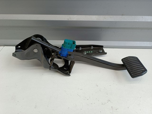 Педаль тормоза LR027629 Land Rover