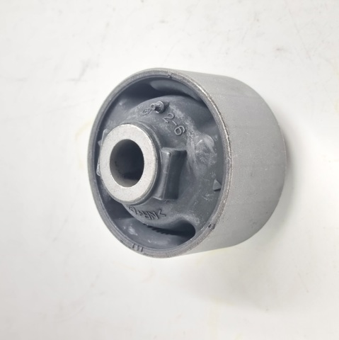 Сайлентблок переднего нижнего рычага Mitsubishi 54570W000P