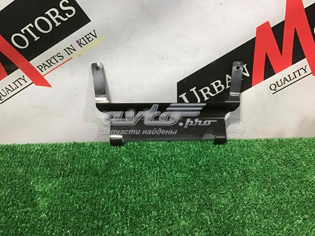 Кронштейн бампера переднего центральный Land Rover LR083118 цена, от 28.25 USD