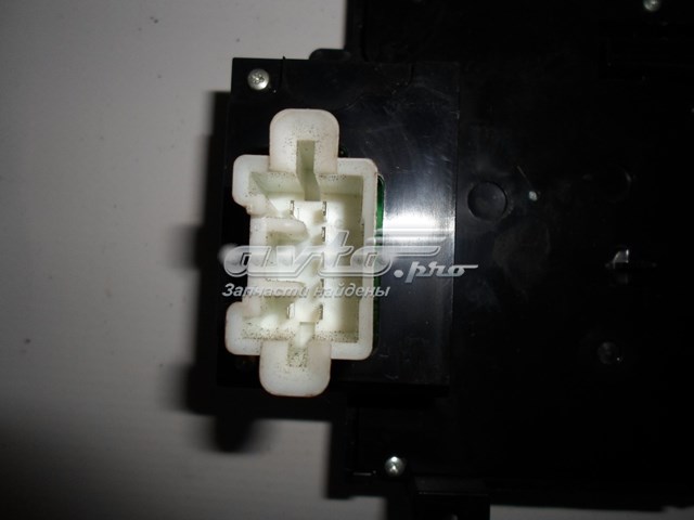8002A256XA Mitsubishi Накладка декоративная центральной консоли