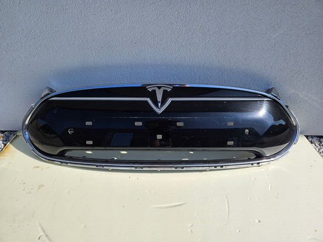 Купить 101741500D Tesla Молдинг решетки бампера переднего верхний