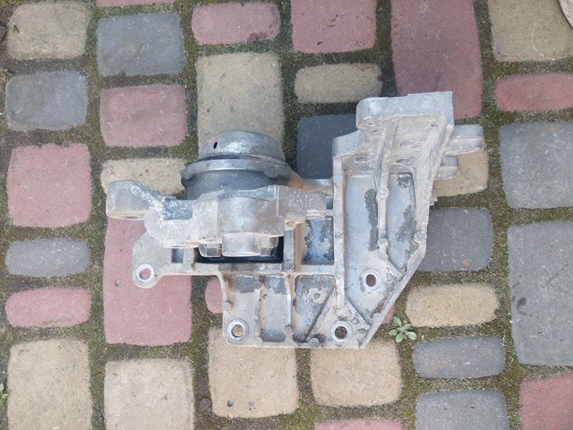 11220-JG31B Nissan/Infiniti Подушка (опора) двигателя левая