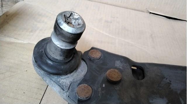 Нижний рычаг LR126118 Land Rover