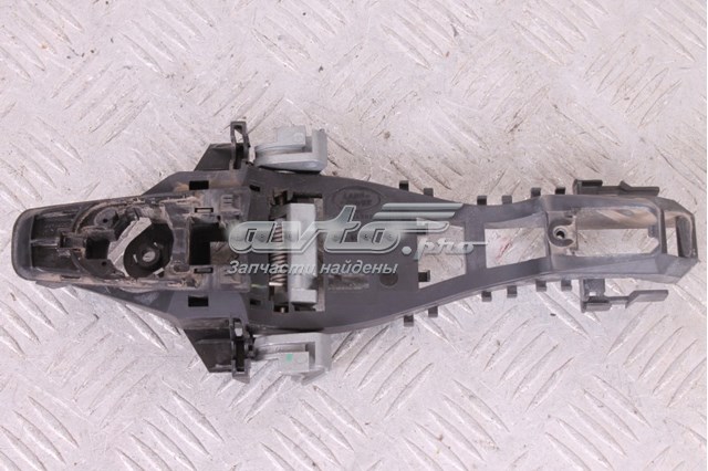 C2D56224 Jaguar Держатель наружной ручки двери передней правой