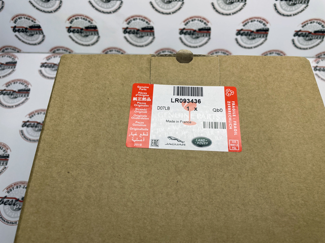 Купить LR093436 Land Rover Левый катафот заднего бампера