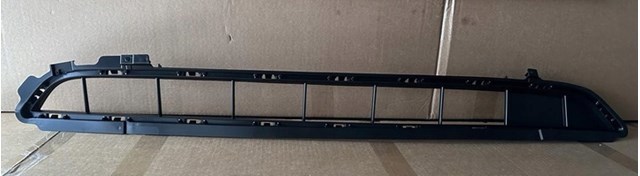 KMV6501T0 Mazda Центральная решетка переднего бампера