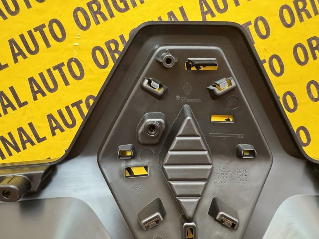 623823514R Renault (RVI) Накладка решетки радиатора
