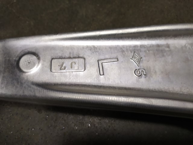 Нижняя шаровая опора Mitsubishi 4013A583