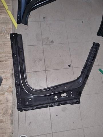 9J1809042YGRV Porsche Стойка кузова передняя правая