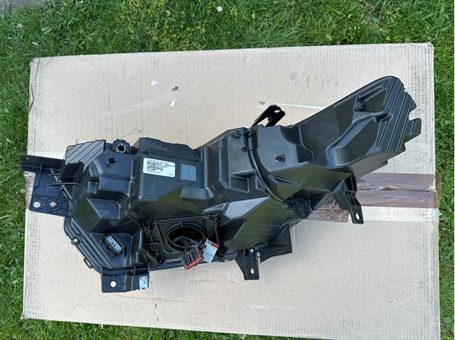 MB5Z13008AV Ford Фара передняя правая