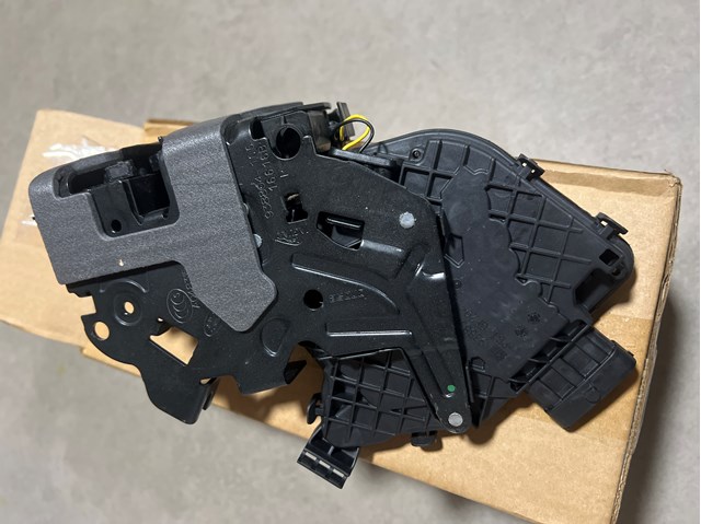 Купить LR078744 Land Rover 