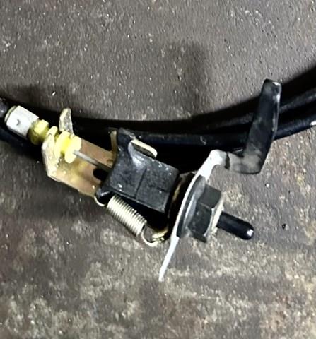 Cerradura, tapa del depósito de gasolina B09556890E MAZDA