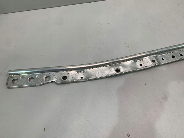 Рамка радиатора верхняя BMW 7357205