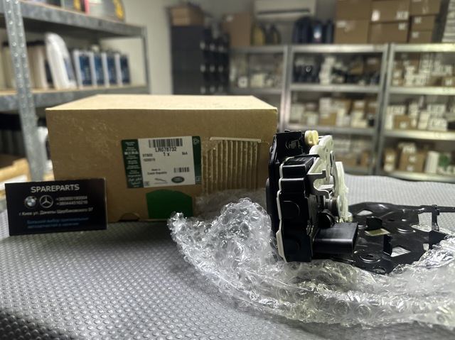 Замок передней левой двери Land Rover LR078732