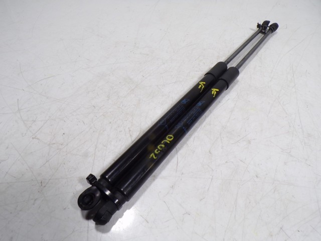 Купить 904508213R Renault (RVI) Амортизатор двери багажника