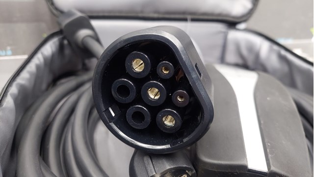 Кабель для зарядки электромобиля Tesla 147906800C цена, от 31.67 USD
