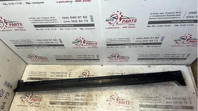 7586060040C0 Toyota Накладка наружняя (молдинг) порога, левый