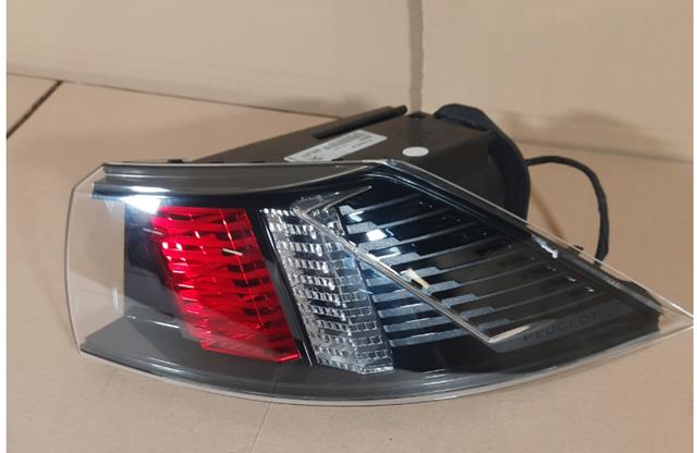 Фонарь задний правый внешний 9813508380 Peugeot/Citroen